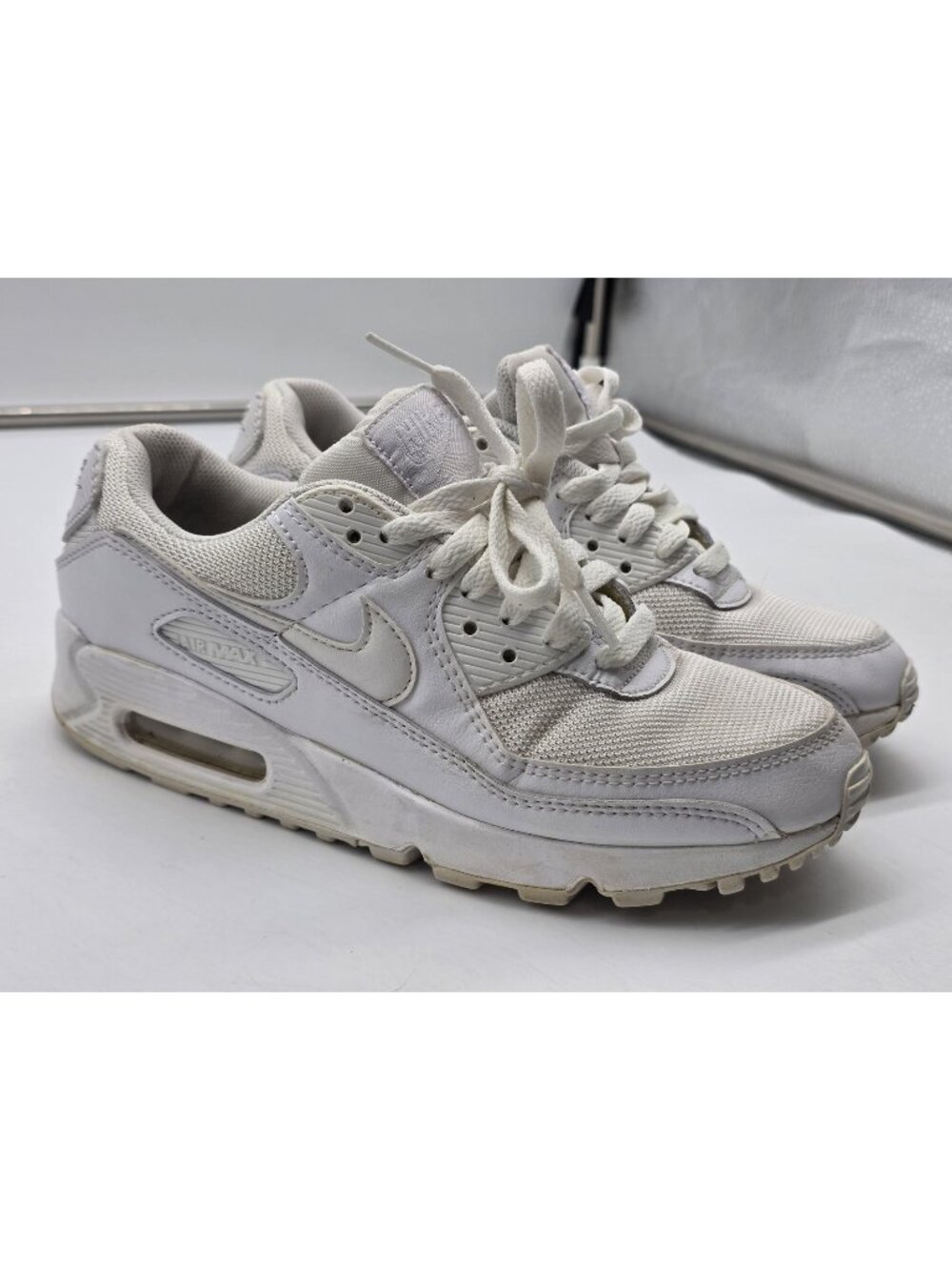 Nike Air Max 90 Shoes Womens Size 8 White Leather Sneakers Damaged CQ2560-100
